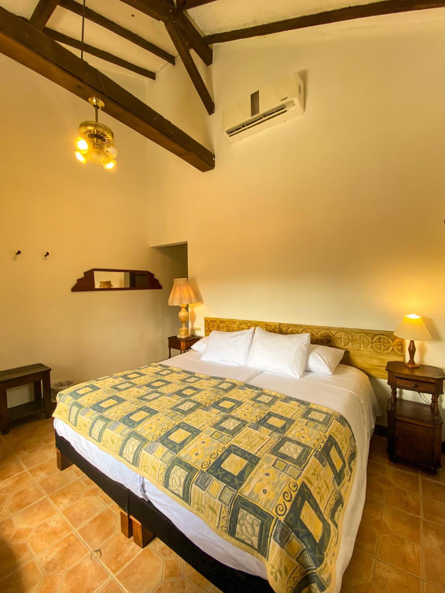 Hotel Mariscal Robledo サンタ・フェ・デ・アンティオキア エクステリア 写真